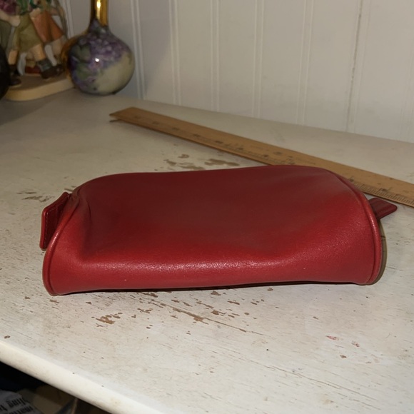 Vintage Coach red leather cosmetics case makeup - Picture 5 of 10
